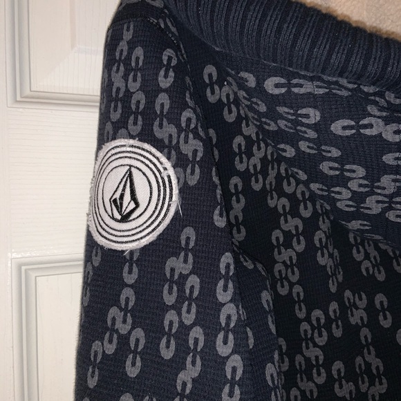 Super warm Volcom sweater - Picture 3 of 4